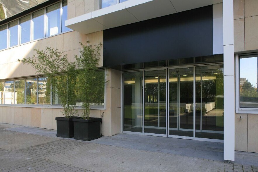 4 Rue Paul Dautier, Vélizy-Villacoublay à louer - Photo de l’immeuble – Image 2 sur 6
