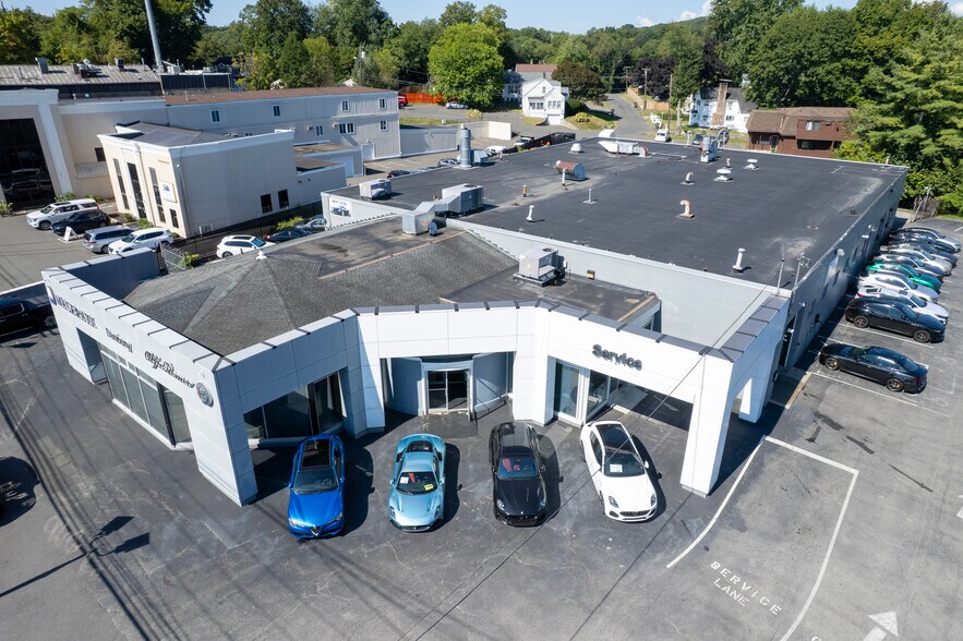 52 Newtown Rd, Danbury, CT à vendre - Photo de l’immeuble – Image 3 sur 13