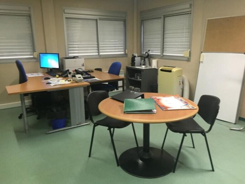 Bureau dans à vendre - Photo de l’immeuble – Image 2 sur 3