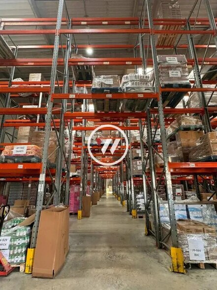 Local d’activités dans Stains à louer - Photo de l’immeuble – Image 2 sur 12