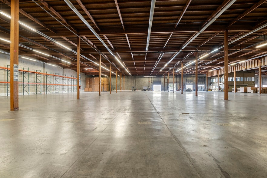 430 Valley Dr, Brisbane, CA à louer - Photo de l’immeuble – Image 3 sur 28