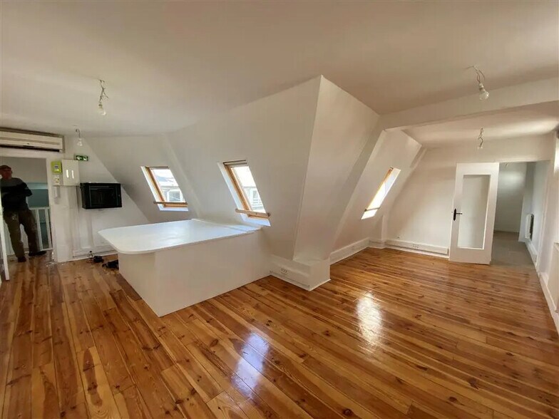 Bureau dans Paris à louer - Photo de l’immeuble – Image 1 sur 8