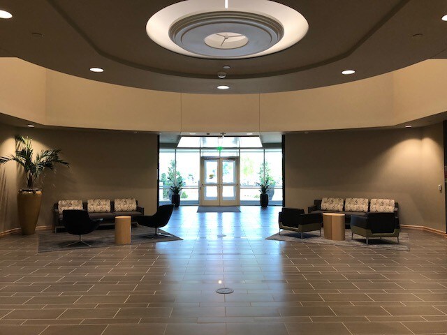 201 Stephenson Pky, Norman, OK à louer - Hall d’entrée – Image 2 sur 8