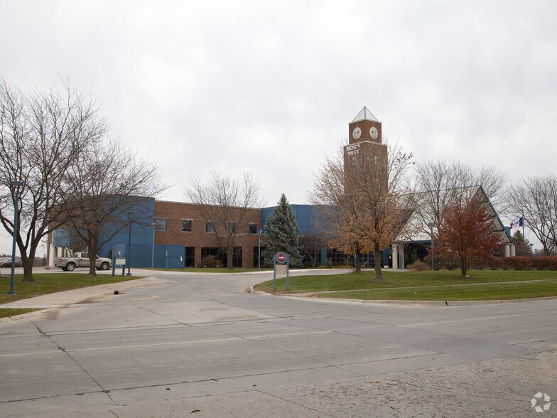1601 NW 114th St, Clive, IA à louer - Photo de l’immeuble – Image 3 sur 8