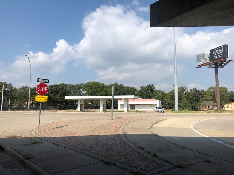 1026 E Craven Ave, Waco, TX à louer - Photo de l’immeuble – Image 2 sur 5