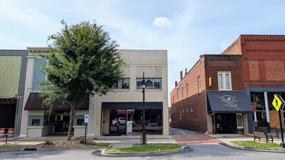 120 W Broad St, Statesville, NC à vendre - Photo de l’immeuble – Image 2 sur 20