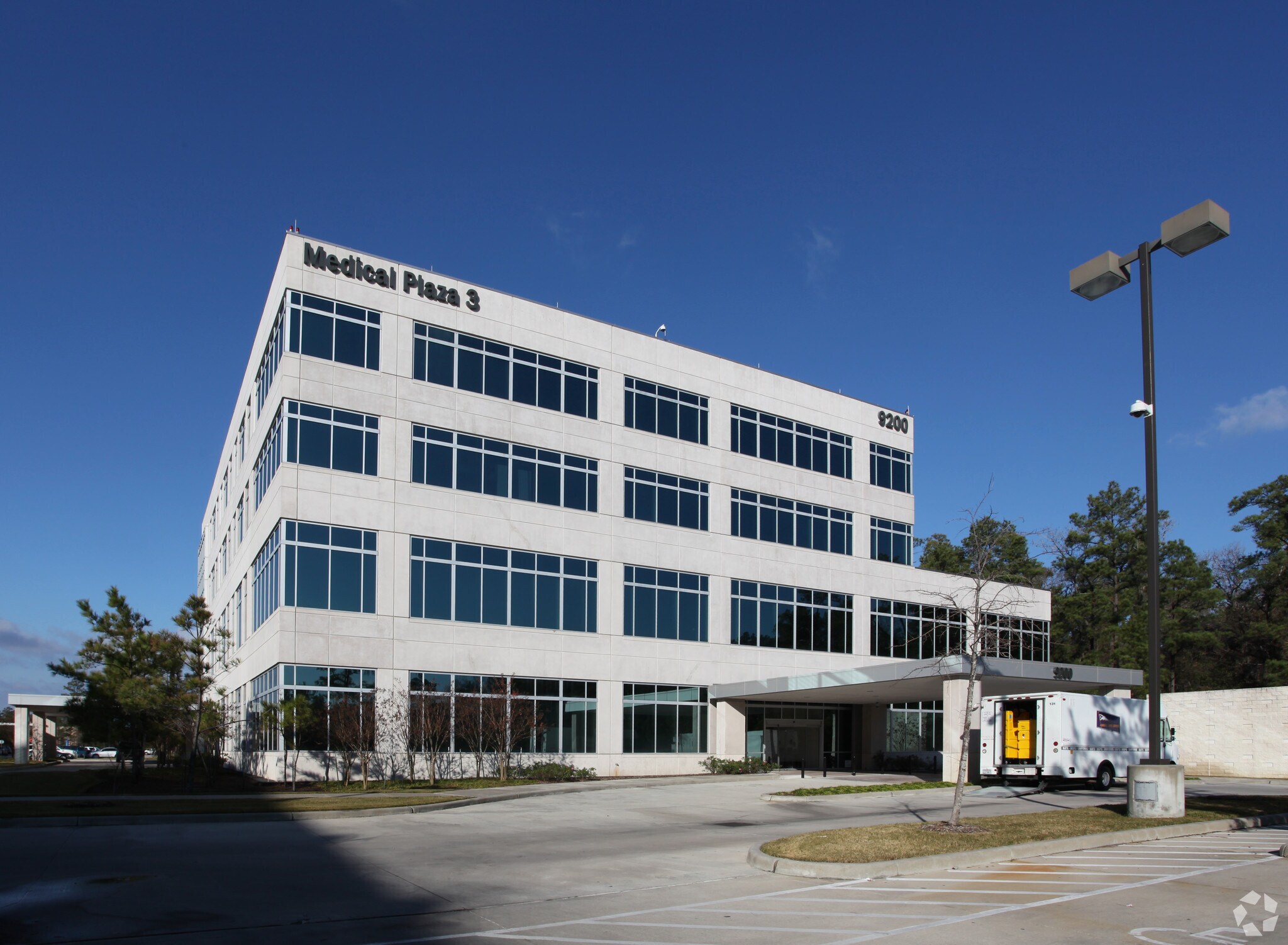9200 Pinecroft Dr, The Woodlands, TX à louer Photo de l’immeuble– Image 1 sur 4