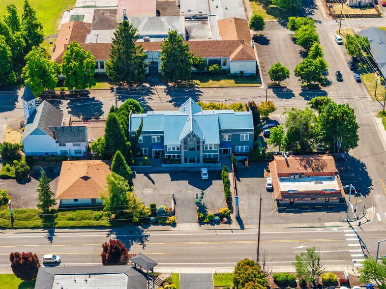 15259 SE 82nd Dr, Clackamas, OR à vendre - Photo de l’immeuble – Image 3 sur 9