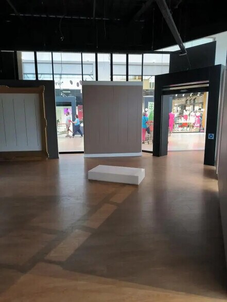 Local commercial dans Pleurtuit à louer - Photo intérieure – Image 2 sur 4