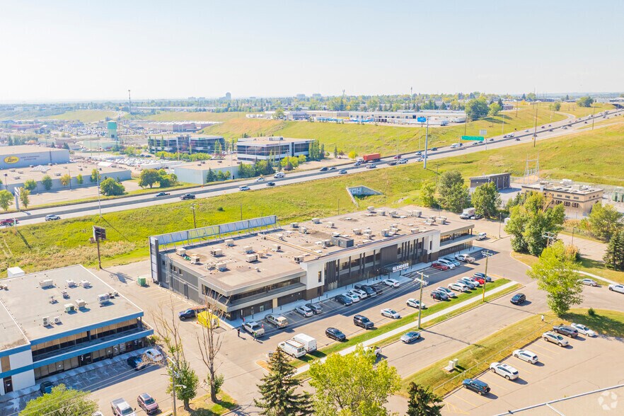 1035 64th Av SE, Calgary, AB à louer - Aérien – Image 2 sur 12