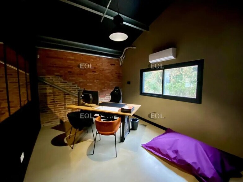 Bureau dans Gémenos à louer - Photo de l’immeuble – Image 3 sur 8