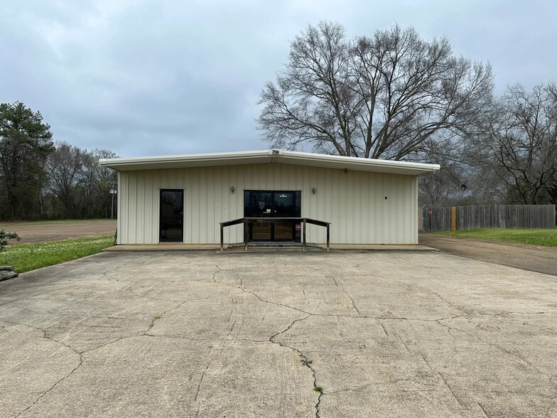 716 W Georgetown St, Crystal Springs, MS à louer - Photo de l’immeuble – Image 1 sur 5