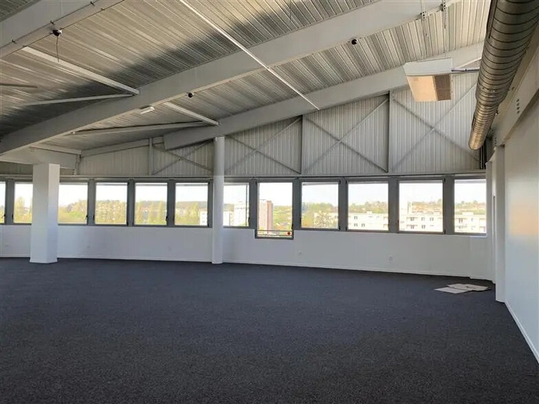 Bureau dans Le Mans à louer - Photo de l’immeuble – Image 2 sur 6