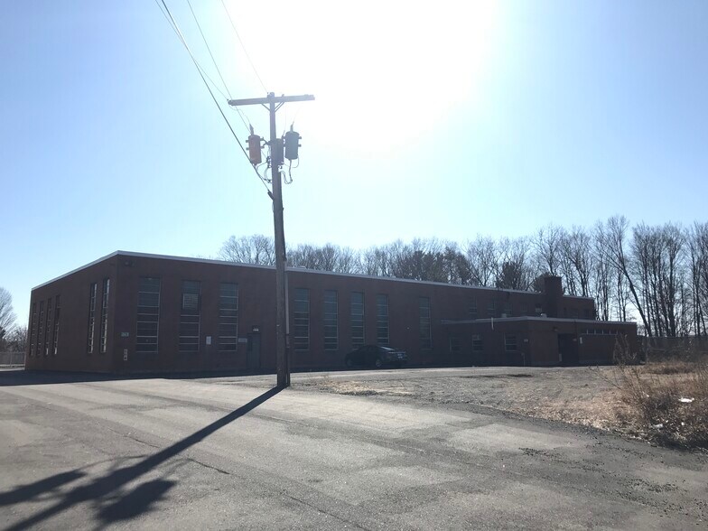 251 Freestone Ave, Portland, CT à vendre - Photo principale – Image 1 sur 54