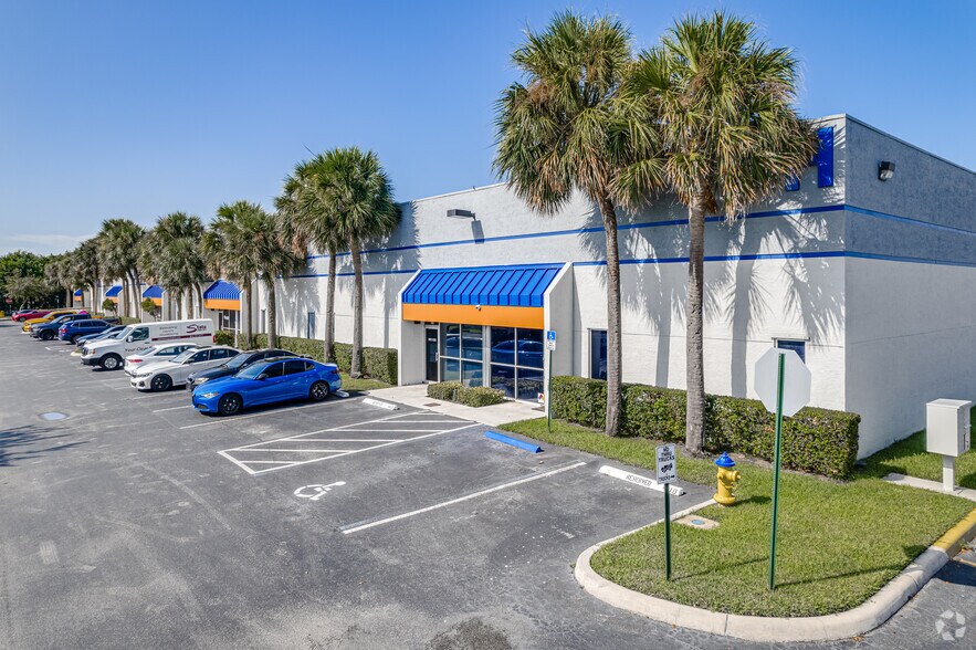 6601 Lyons Rd, Coconut Creek, FL à louer - Photo de l’immeuble – Image 3 sur 12