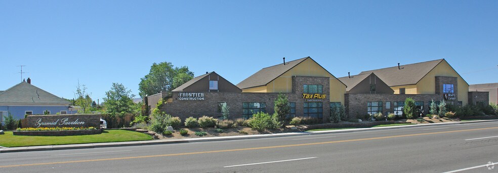 979 Pyramid Way, Sparks, NV à louer - Photo de l’immeuble – Image 2 sur 13