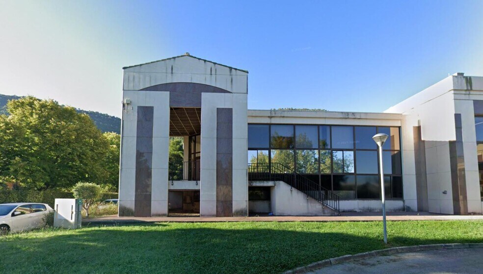 30 Avenue Du Chateau De Jouques, Gémenos à louer - Photo de l’immeuble – Image 3 sur 7