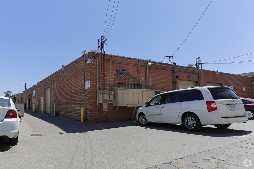 15115 Califa St, Van Nuys, CA à louer - Photo de l’immeuble – Image 2 sur 13