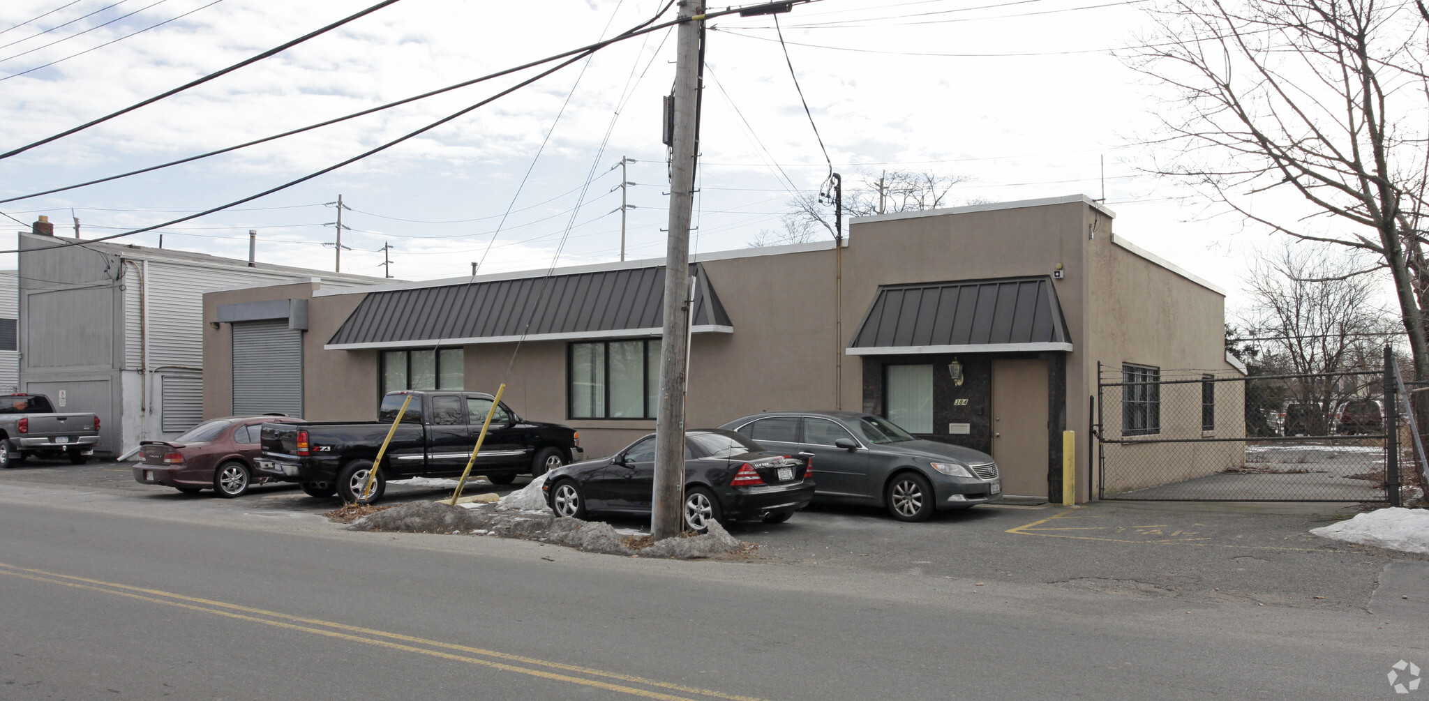 384 Moffitt Blvd, Islip, NY à louer Photo principale– Image 1 sur 3
