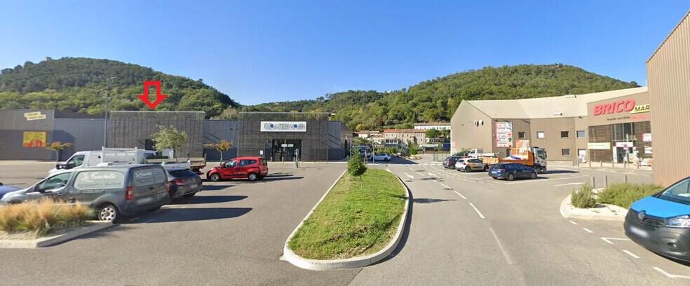 Local commercial dans Le Teil à louer - Photo de l’immeuble – Image 2 sur 3