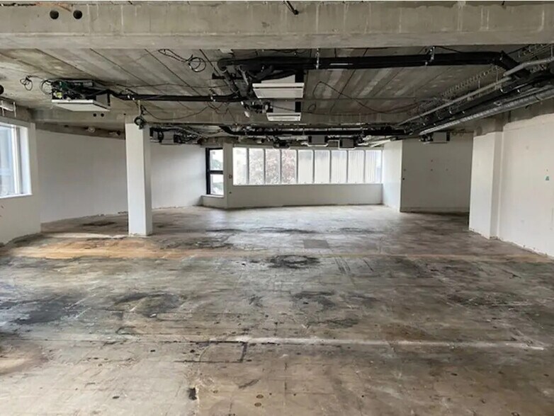 Bureau dans Issy-Les-Moulineaux à vendre - Photo de l’immeuble – Image 3 sur 9