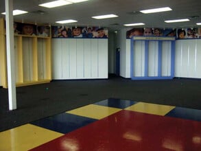 1402-1498 W Old Highway 40, Odessa, MO à louer Photo intérieure– Image 1 sur 4