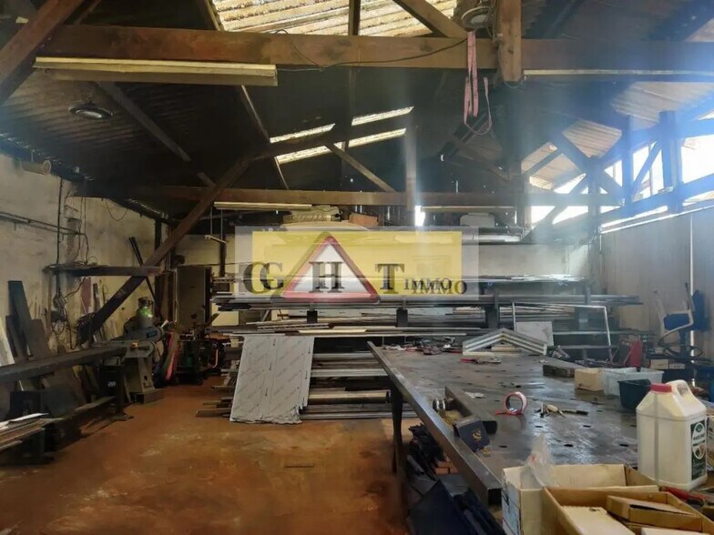 Industriel/Logistique dans Toulon à vendre - Photo de l’immeuble – Image 3 sur 9