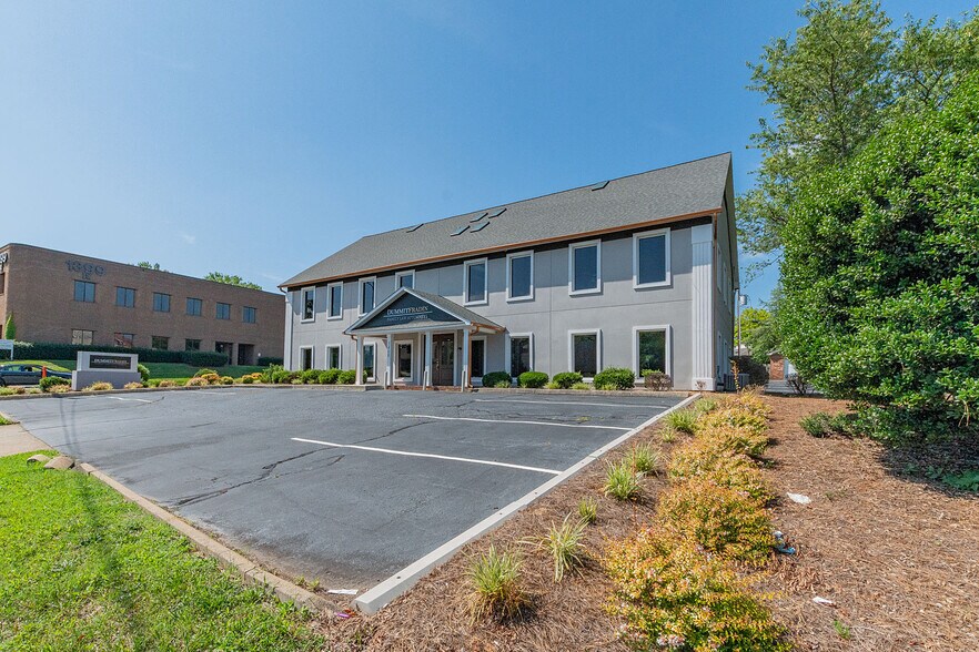 3400 Healy Dr, Winston-Salem, NC à vendre - Photo de l’immeuble – Image 2 sur 15