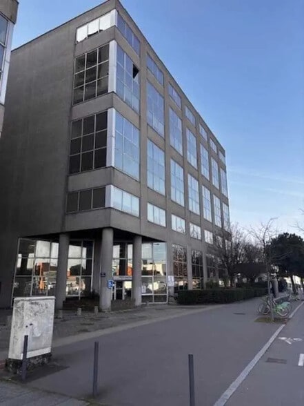 Bureau dans Villejuif à louer - Photo de l’immeuble – Image 1 sur 4