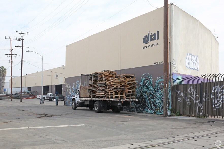 3628-3640 Noakes St, Los Angeles, CA à louer - Photo de l’immeuble – Image 2 sur 13