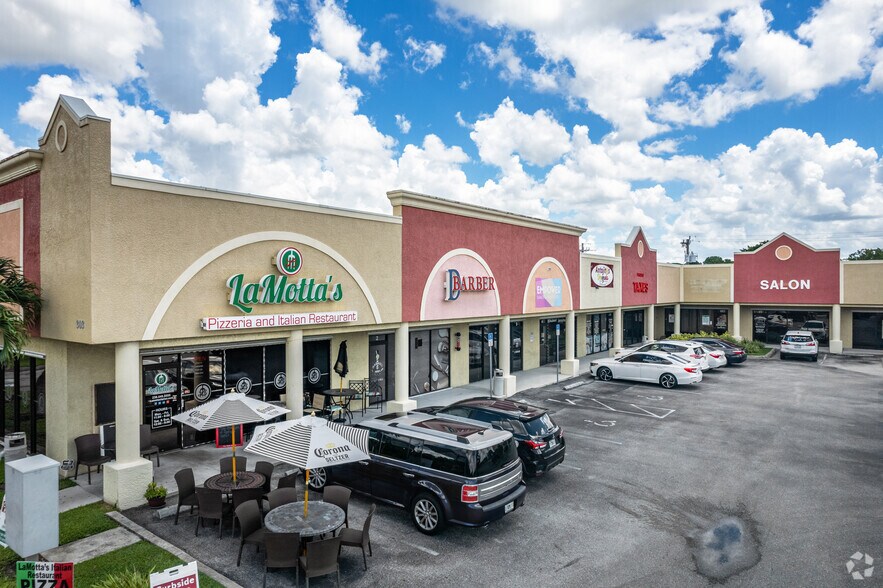 303 NE 3rd Ave, Cape Coral, FL à louer - Photo principale – Image 1 sur 4