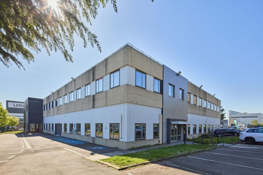 Local d’activités dans Nanterre à louer - Photo de l’immeuble – Image 3 sur 13