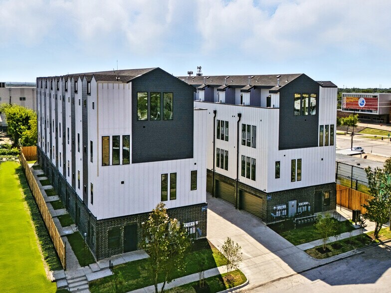 312 N Lancaster Ave, Dallas, TX à vendre - Photo principale – Image 1 sur 29