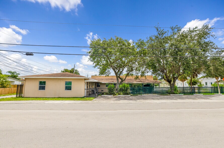 2247 Simms St, Hollywood, FL à vendre - Photo de l’immeuble – Image 2 sur 22