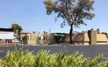 2420-2570 E Desert Inn Rd, Las Vegas, NV à louer Photo de l’immeuble– Image 1 sur 2