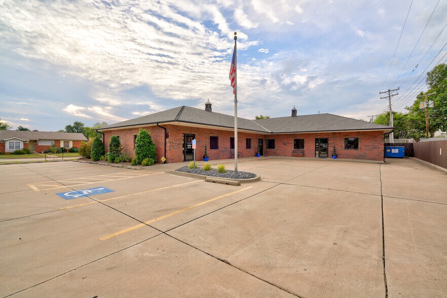 3636 NW 63rd St, Oklahoma City, OK à louer - Photo de l’immeuble – Image 3 sur 3