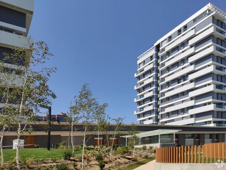 Immeuble residentiel dans Madrid, Madrid à vendre - Photo de l’immeuble – Image 2 sur 4