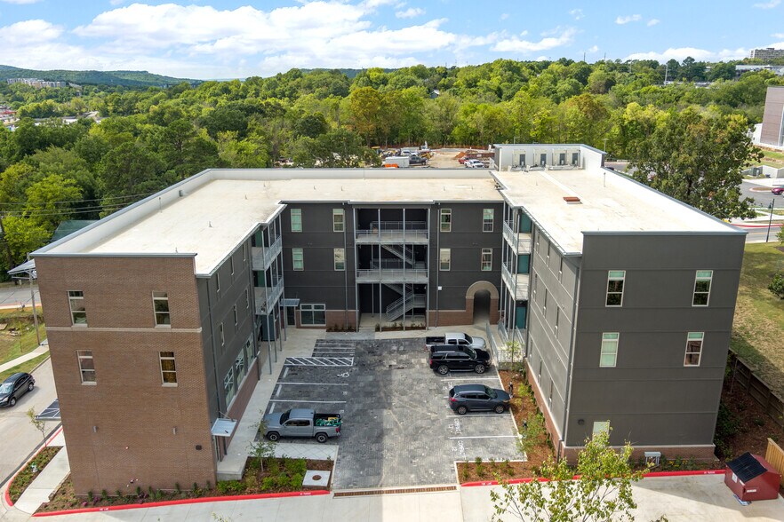 288 S School Ave, Fayetteville, AR à louer - Photo de l’immeuble – Image 3 sur 6