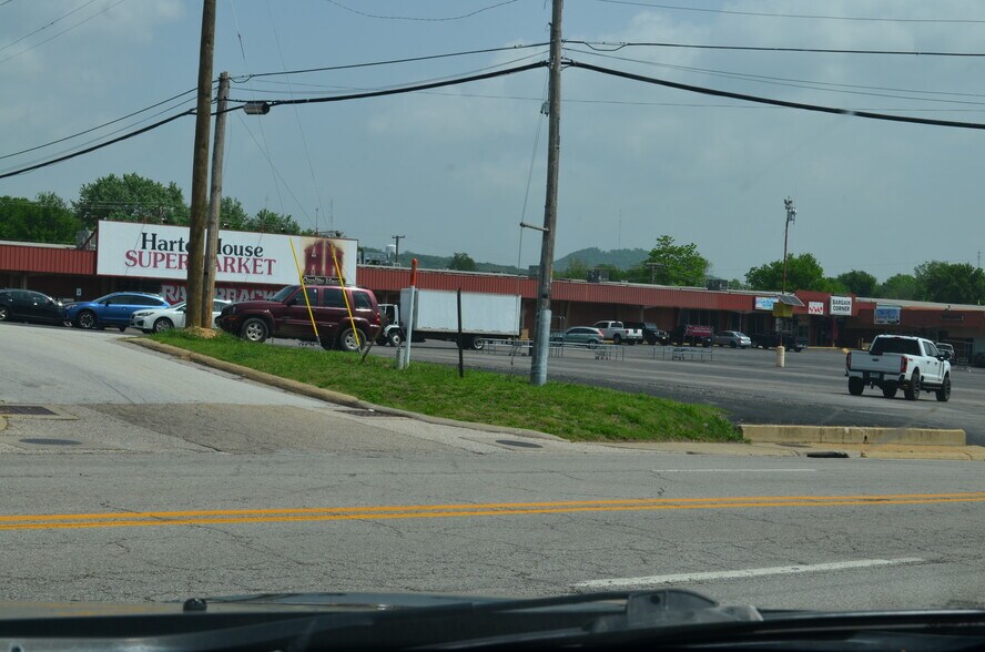 316-326 Eureka Ave, Berryville, AR à louer - Photo de l’immeuble – Image 3 sur 14