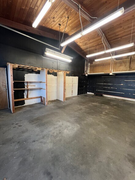 2774 Woodland Dr, Coos Bay, OR à louer - Photo de l’immeuble – Image 2 sur 3
