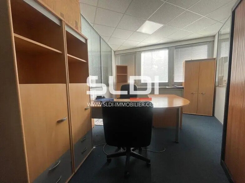 Bureau dans Écully à louer - Photo de l’immeuble – Image 2 sur 7