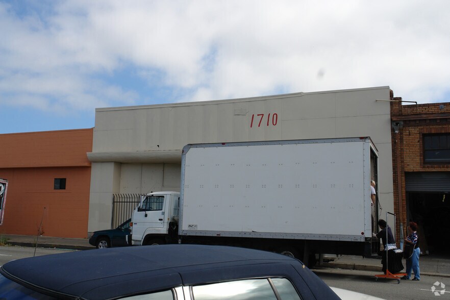 1710 E 12th St, Oakland, CA à louer - Photo de l’immeuble – Image 3 sur 16