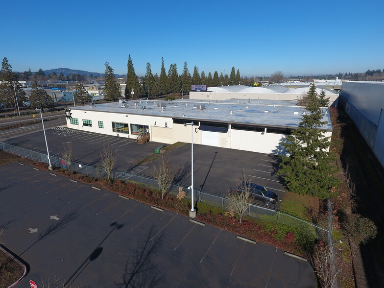 9592 SE Main St, Milwaukie, OR à louer - Photo de l’immeuble – Image 2 sur 8
