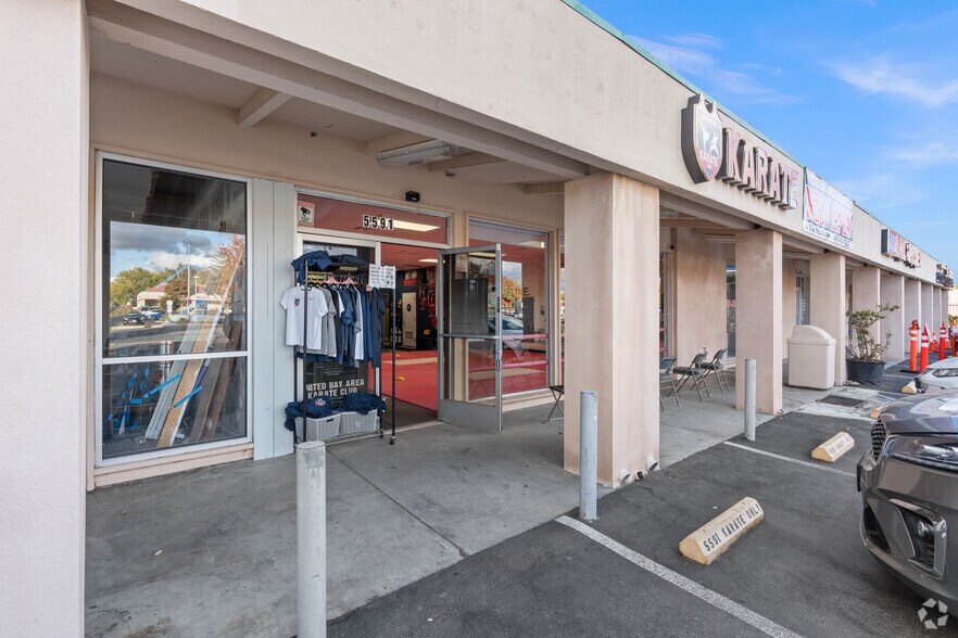5585-5591 Snell Ave, San Jose, CA à vendre - Photo de l’immeuble – Image 1 sur 20