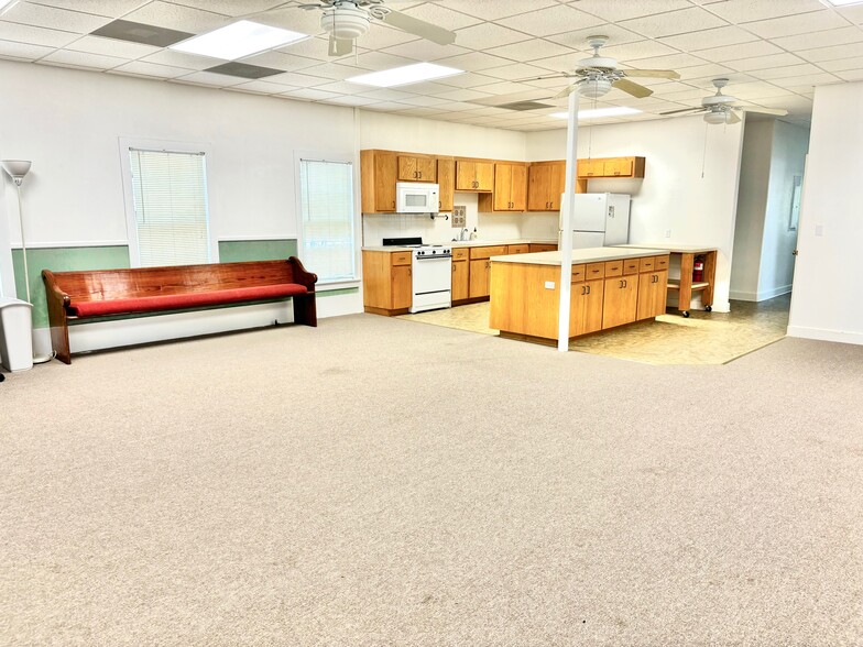 410 N West St, Bertram, TX à louer - Photo de l’immeuble – Image 2 sur 11