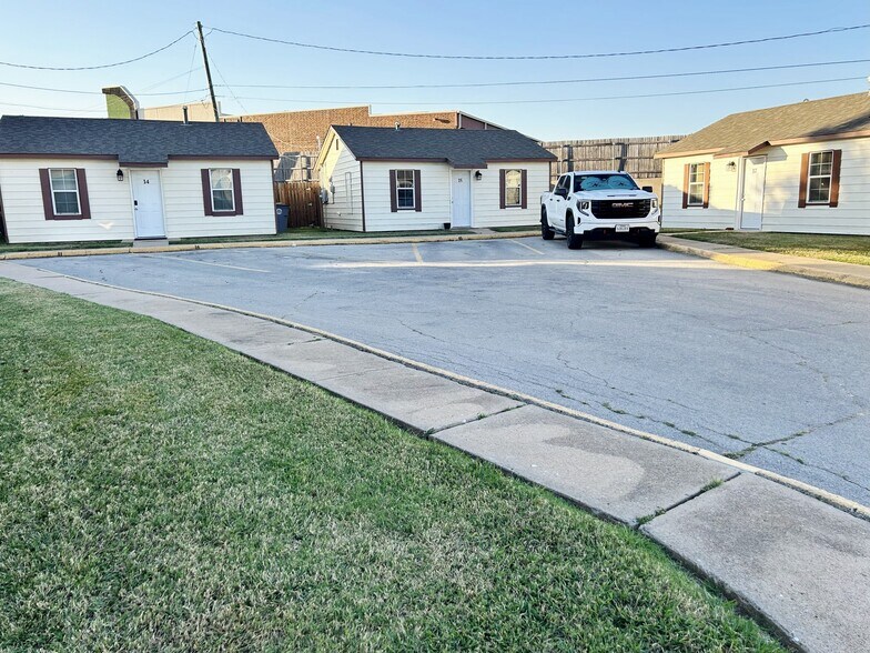 2009 NW Hoover Ave, Lawton, OK à vendre - Photo de l’immeuble – Image 3 sur 18
