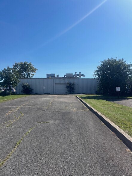 2215 Mock Rd, Huntsville, AL à louer - Photo de l’immeuble – Image 2 sur 8