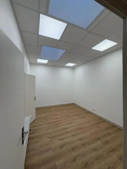 Local commercial dans Paris à vendre - Photo de l’immeuble – Image 2 sur 6
