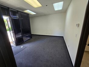 4564 Los Angeles Ave, Simi Valley, CA à louer Photo intérieure– Image 1 sur 5