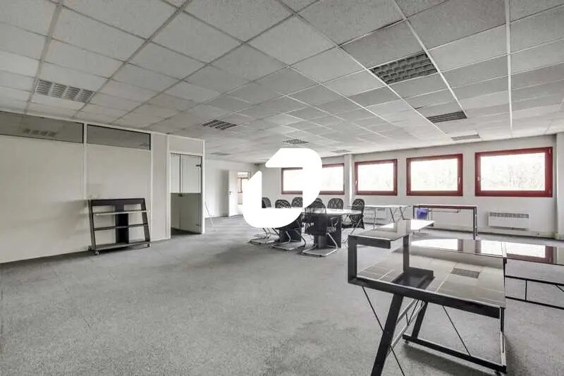 Bureau dans Trappes à louer - Photo de l’immeuble – Image 2 sur 20